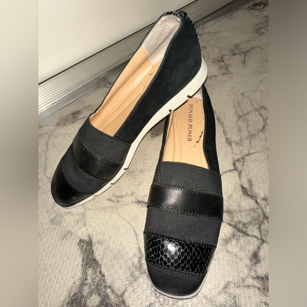 Donald Pliner women’s May black slip on flats 8.5M contemporary minimalist